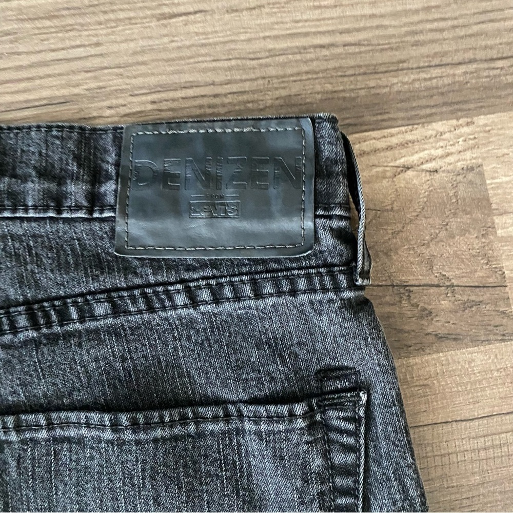 Denim Levi’s straight cut jeans size 33X32 - Picture 9 of 9